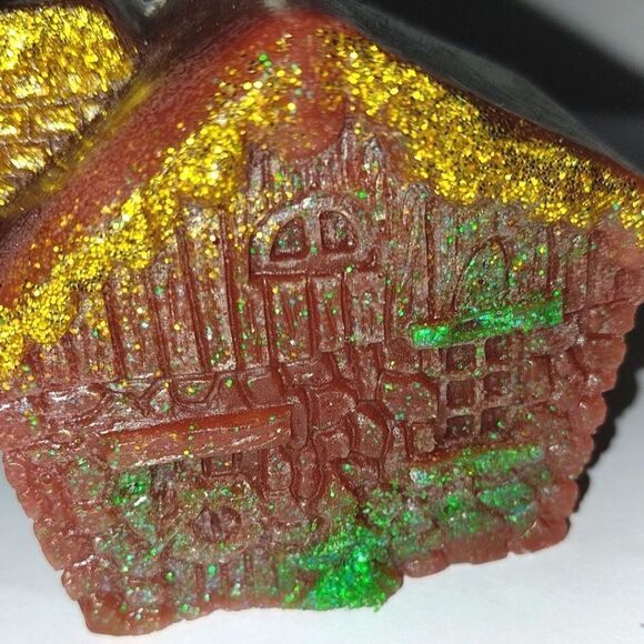 Hand crafted limited edition Gingerbread house candle - Picture 3 of 6